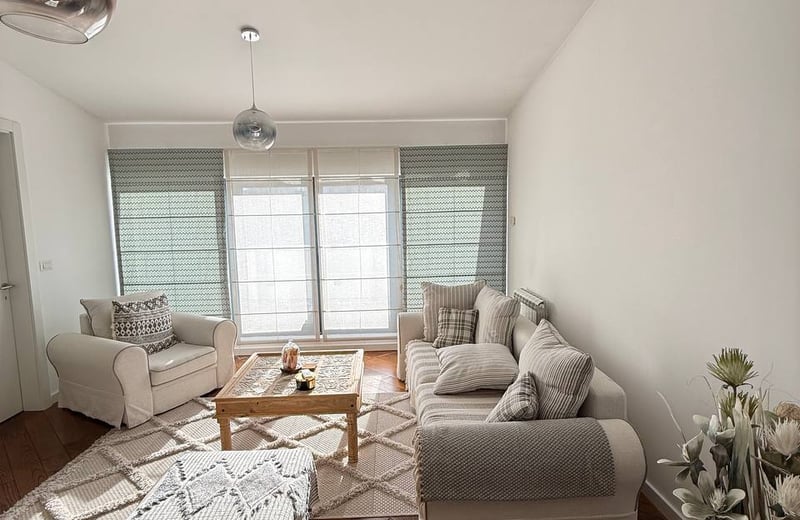 Аренда просторной 4-комнатной квартиры с видом на Ботанический сад, 92 м², центр Белграда, Сербия